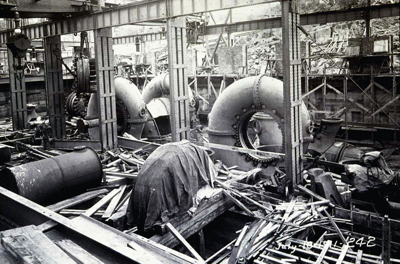 Installation of production equipment at the Shawinigan-2 generating station