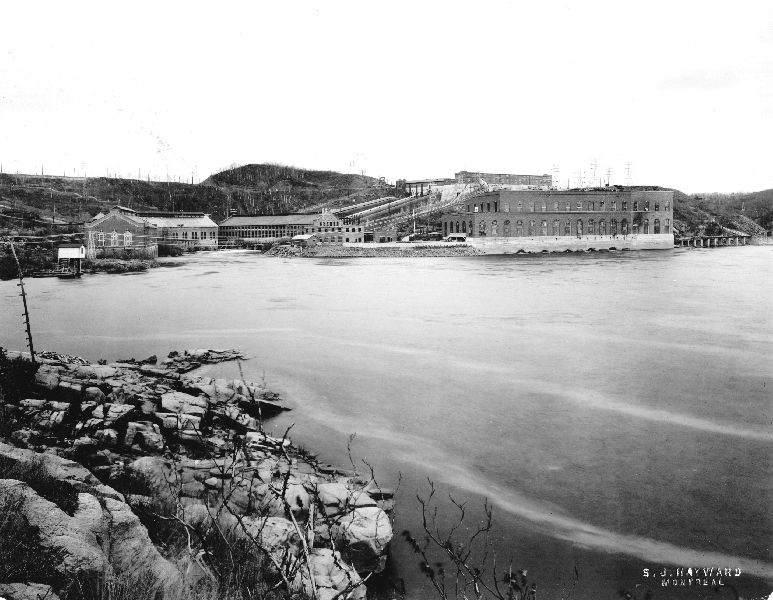 Vue du complexe hydroélectrique de Shawinigan avec ses quatre centrales.