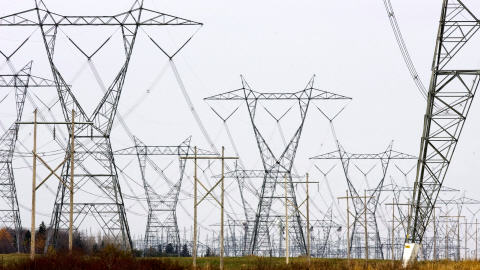 Giant metal scaffolds ensure the transportation of electricity