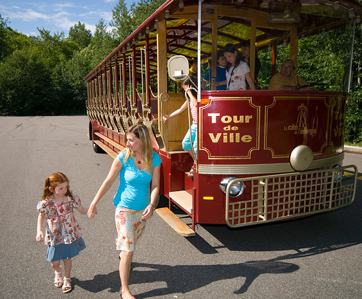 Passengers leaving the bus at a City Tour bus stop