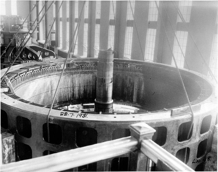 Installation of a generator at the Grand-Mère generating station