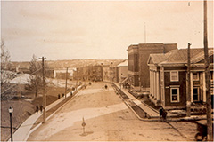 Vue des bâtiments de la rue de la Station.