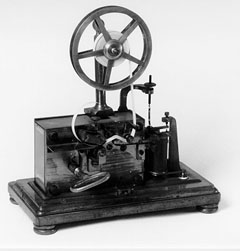 Photo du télégraphe de Samuel Morse.